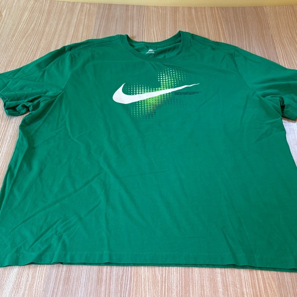 Nike "The Nike Tee" green - Picture 1 of 4